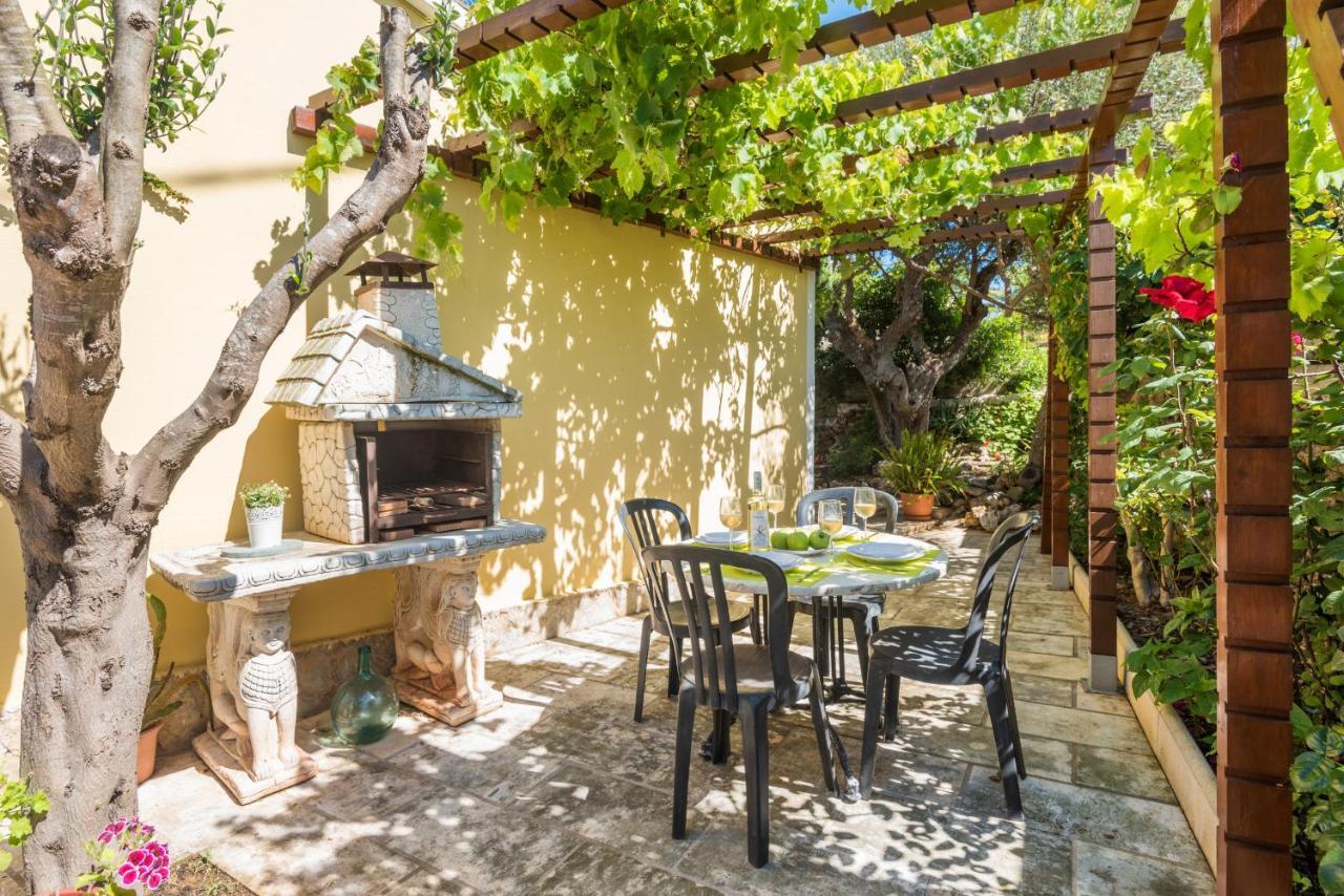 Mari - Calan Porter Villa *